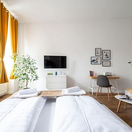 Lite 1Br Near Metro & Center By Hm Apartment Wina Bagian luar foto