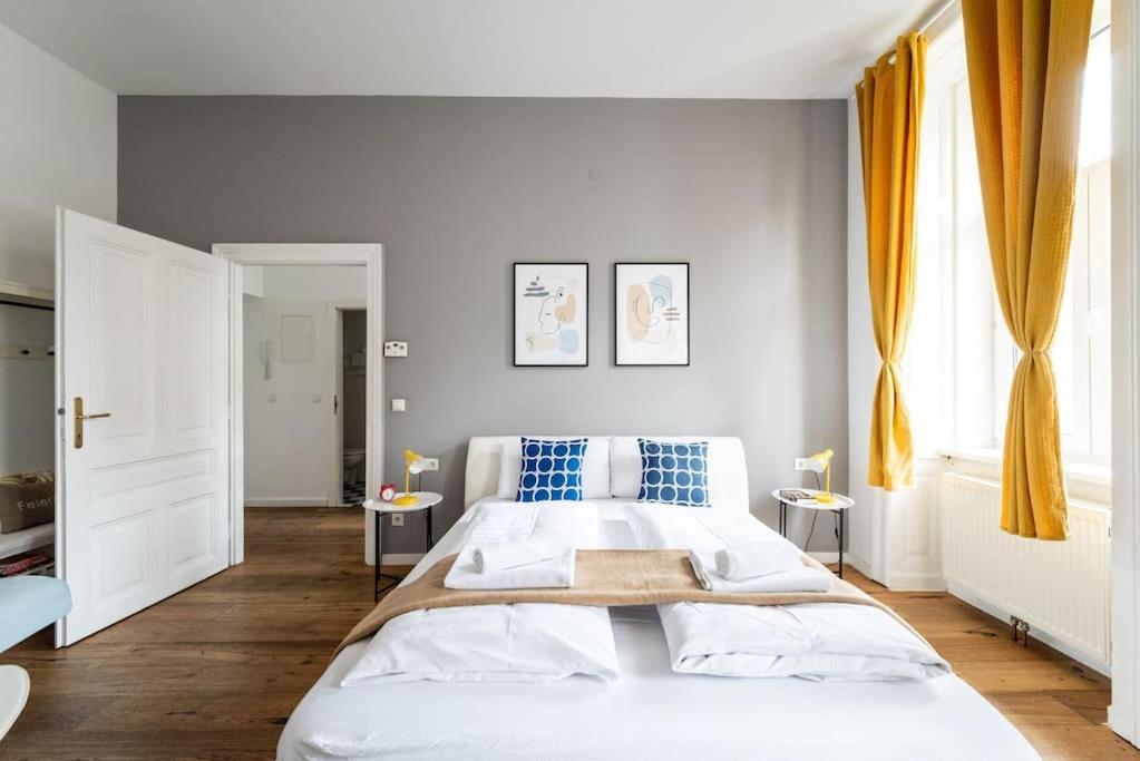 Lite 1Br Near Metro & Center By Hm Apartment Wina Bagian luar foto
