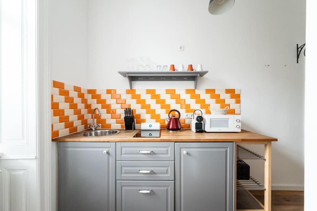 Lite 1Br Near Metro & Center By Hm Apartment Wina Bagian luar foto